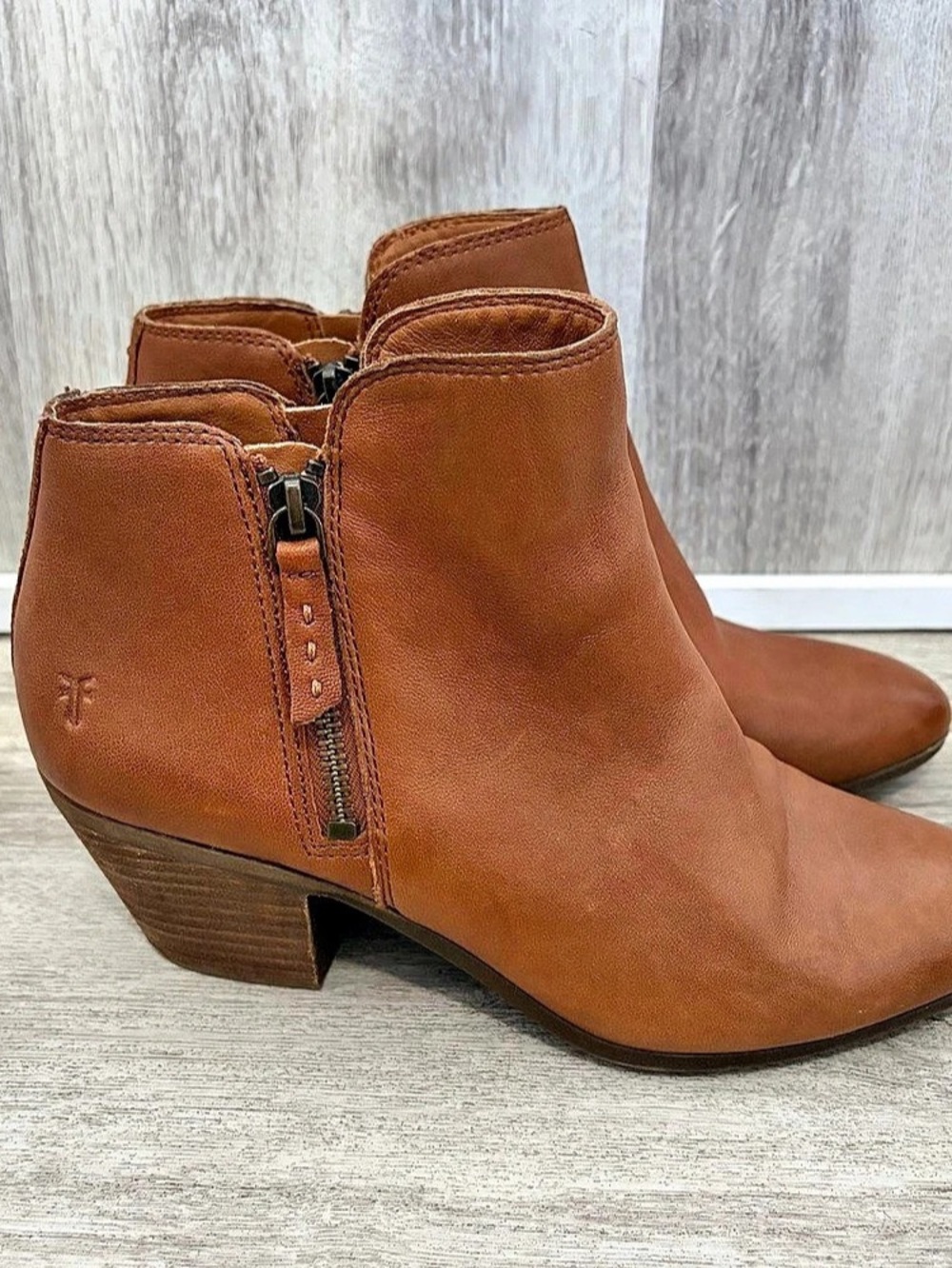 Frye Judith double zip cognac leather ankle boots size 8 Western Festival Bootie